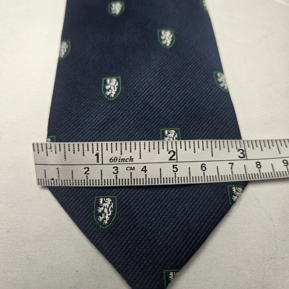 Vintage 80s Resilio Heraldic Lion Crest Navy Tie Handmade Classic Club 56.5 In